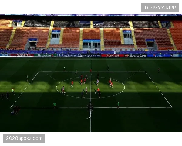 从组织前腰到自由核心：B费角色演变的战术逻辑与功能转型