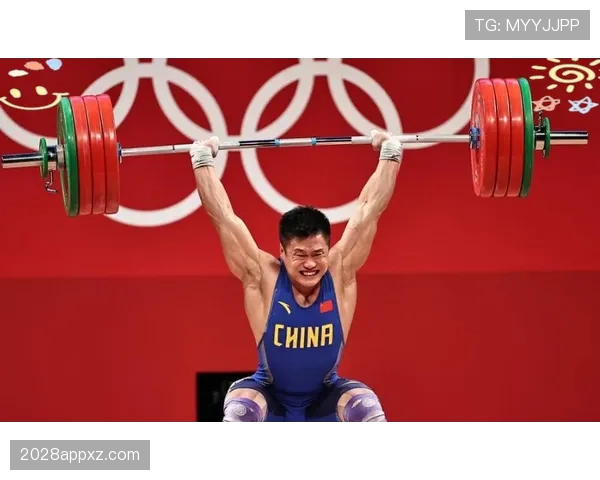 吕小军这把年纪还能硬拉200公斤，家里冰箱是不是只装蛋白粉？