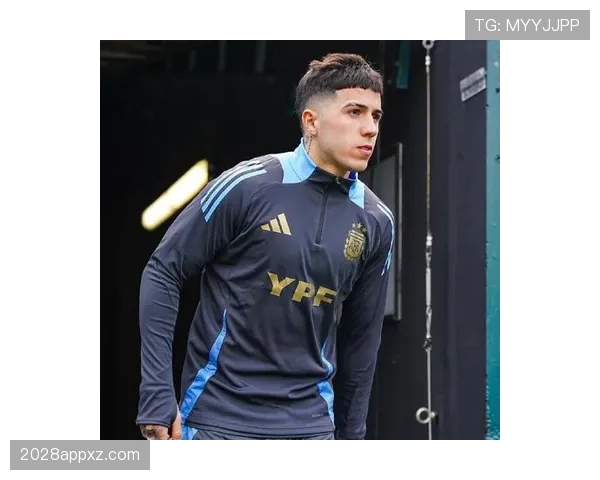 恩佐·费尔南德斯家里冰箱贴全是训练计划，连牛奶保质期都按体脂率标