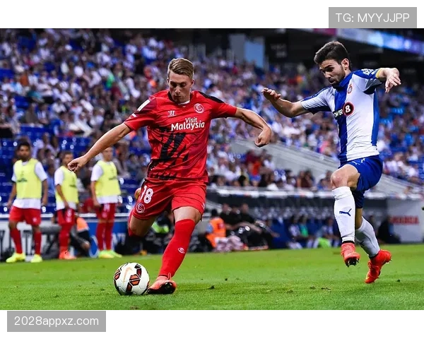 吕迪格与马蒂奇防守覆盖范围与推进倾向的战术差异解析