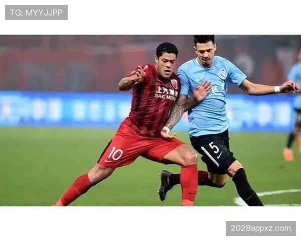 胡尔克转型中锋后撕扯防线能力提升，射门威胁为何显著增强？