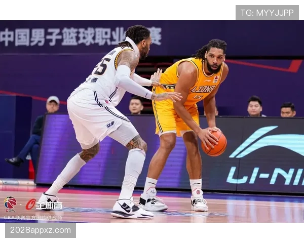 封盖犯规如何判定？从NBA和CBA的规则差异到实战运用